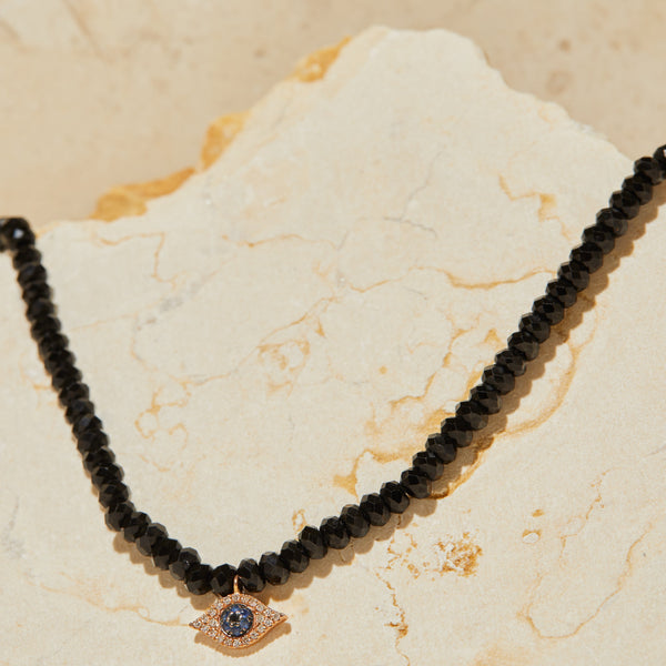 Collier Oeil Onyx Noir Diamants facettés et Saphirs Bleus