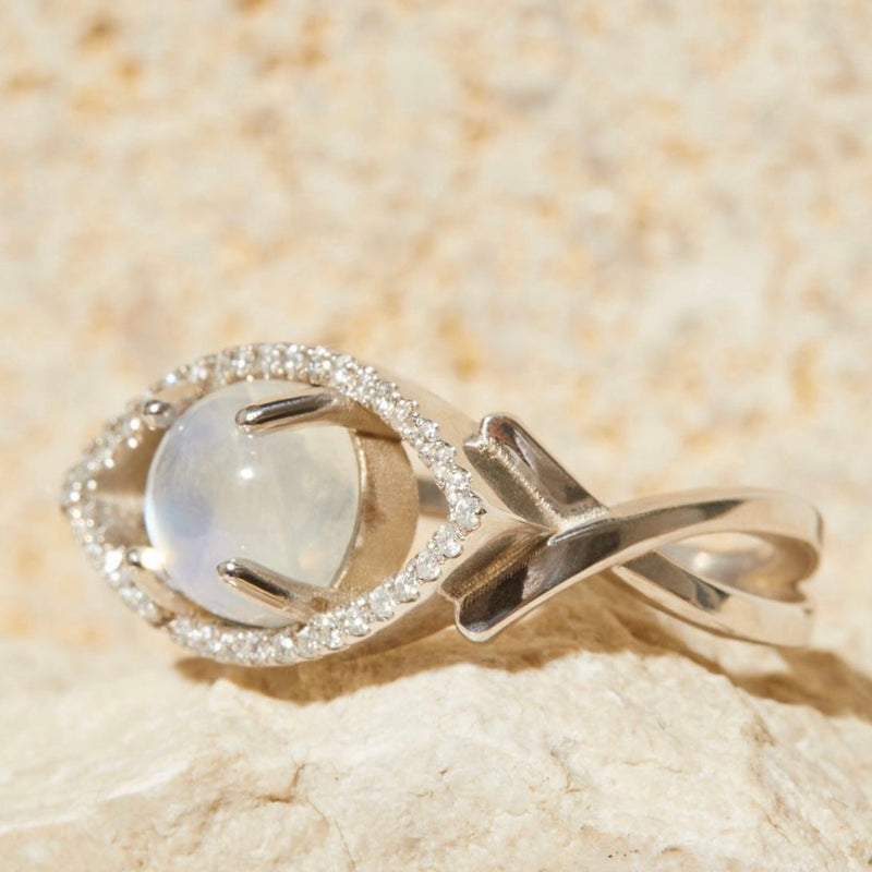 14k Moonstone & Diamonds Eye Ring Fabriqué à la main localement