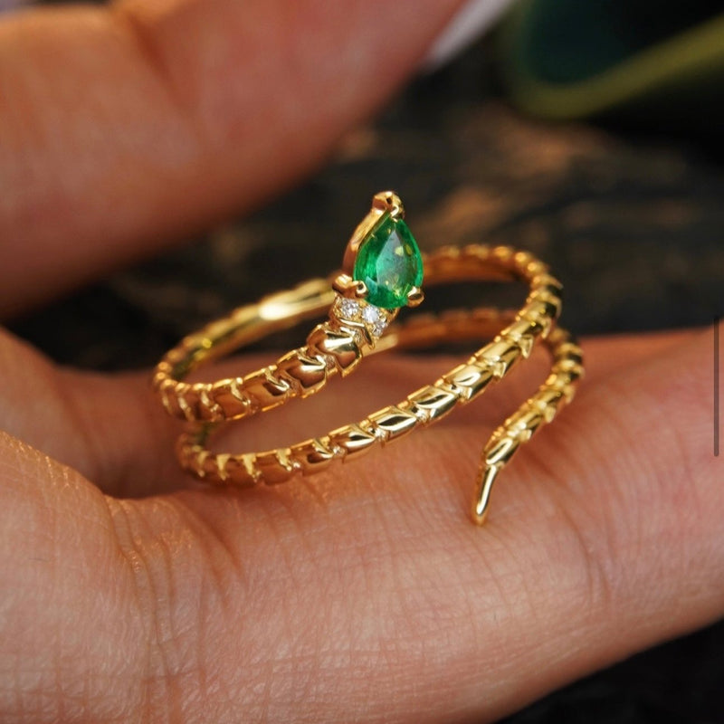 18k Pear Emerald Snake Ring